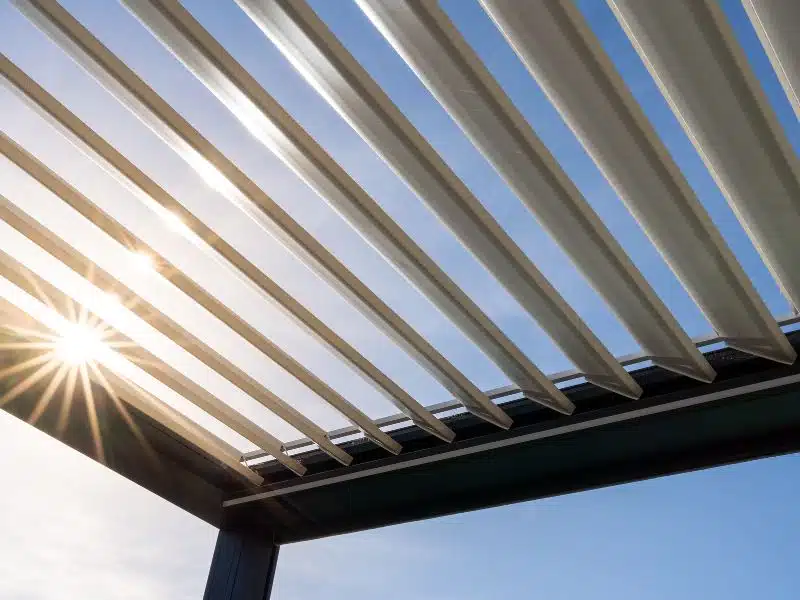 3 atouts des lames orientables de la pergola bioclimatique